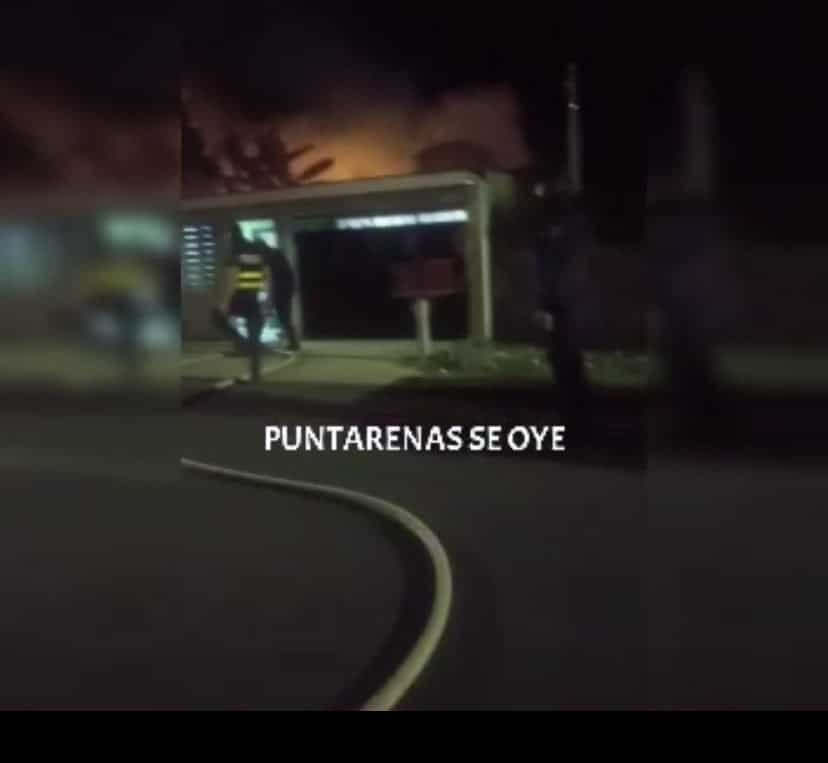 (video) Incendio afectó viviendas en Puntarenas 1 C27548F9 DCCE 40CE A738 016791346ECC