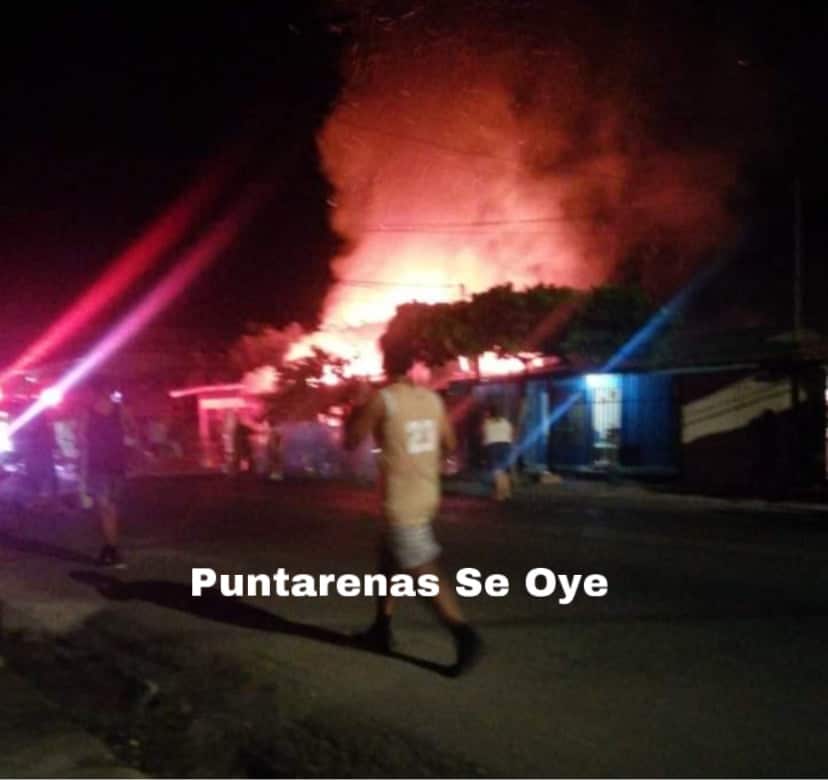 (VIDEO) Incendio consume vivienda en Puntarenas 1 196FCE01 F035 4CE7 89EF CF12B27001B4
