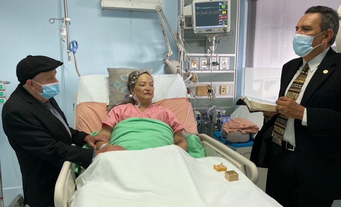 Esposos reafirmaron sus votos matrimoniales en la UCI del hospital Calderón Guardia 1 Hospital Calderon Guardia