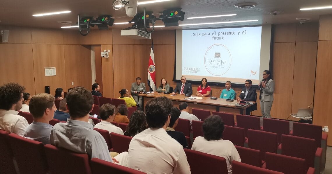 Carreras relacionadas a las áreas STEM son el futuro y el presente 1 stem