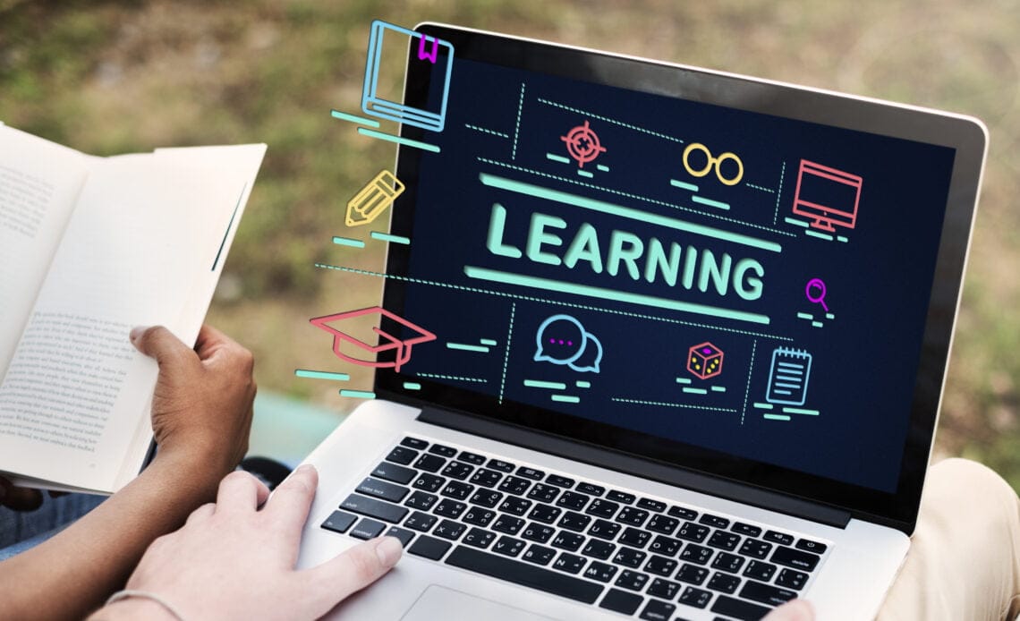 INTEL busca beneficiar a 2000 personas a través de sus programas STEM 1 learning education ideas insight intelligence study concept