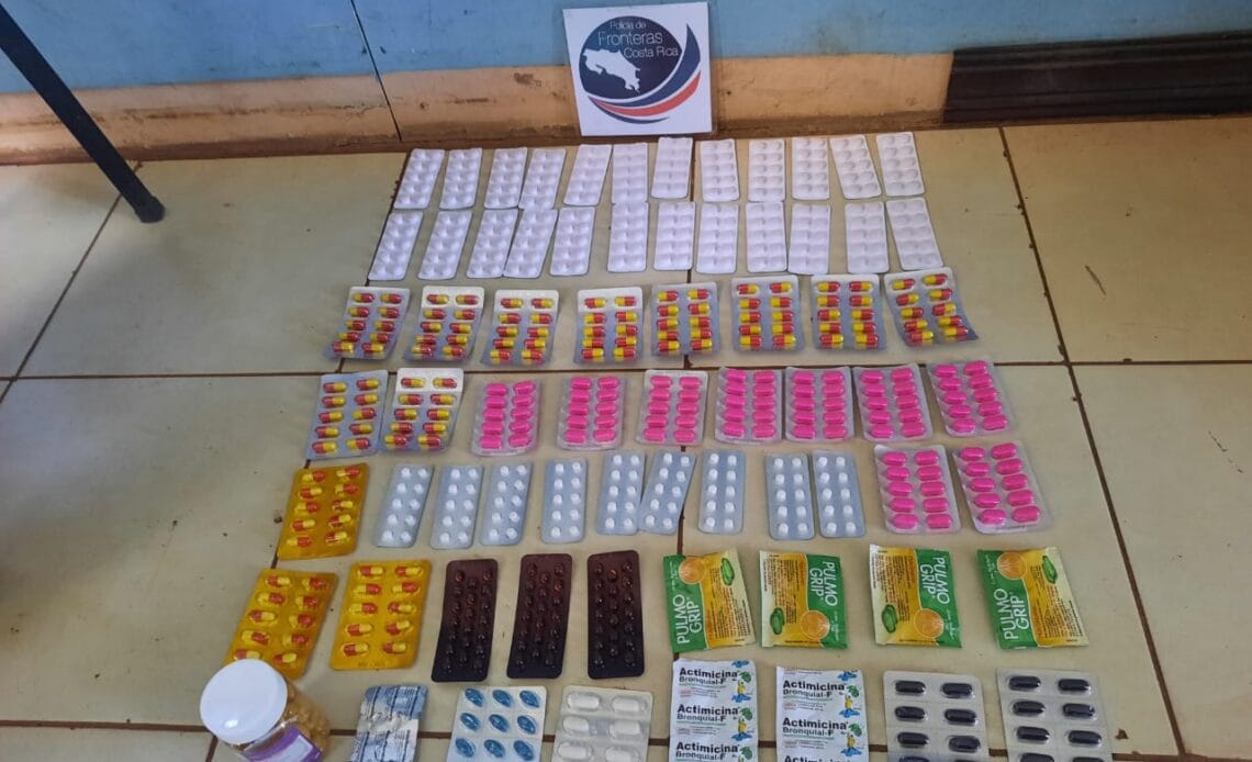 Policía de Fronteras evita que un millar de fármacos contrabandeados atente contra la salud de posibles consumidores 1 medicamentos decomisados
