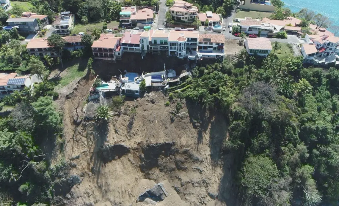 Deslizamiento Punta Leona