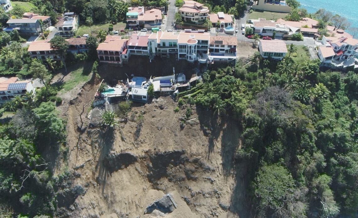 Instituciones de primera respuesta culminan jornada en la zona del deslizamiento de Punta Leona 1 Deslizamiento Punta Leona