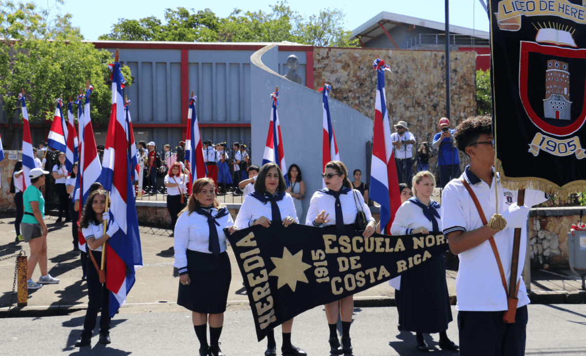 UNA celebró por media calle sus 50 aniversario de fundación 1 Escuela Normal de Heredia