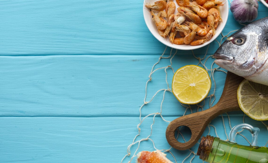 Puntarenas, el destino gastronómico de los costarricenses 1 vista superior mezcla mariscos frescos mesa