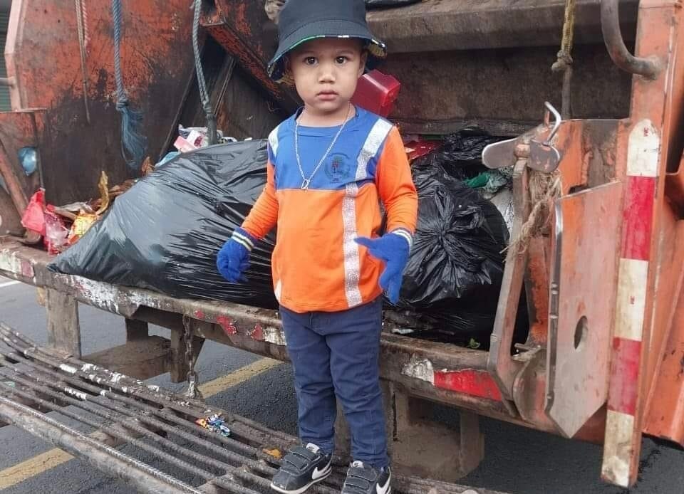 Madre de familia vistió a su niño de recolector de basura para celebrar el Día del Trabajador 1 7ec7235e 5b59 4bc9 824c fd4aa1e43e3d