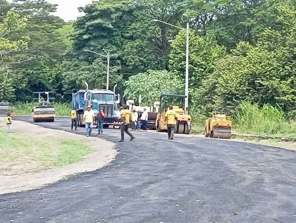 Arreglo de la carretera en Puntarenas 