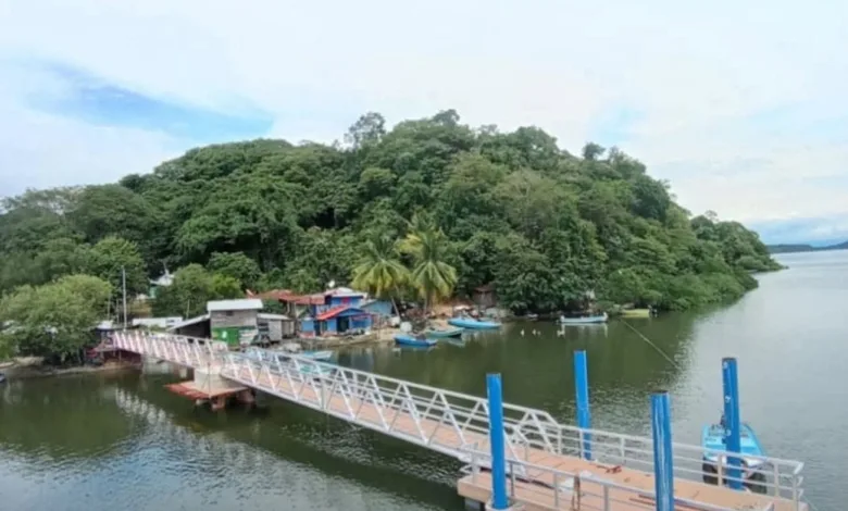 Los vecinos de Isla Venado, cuentan con nuevo atracadero gracias al MOPT y el INCOP. Foto cortesía