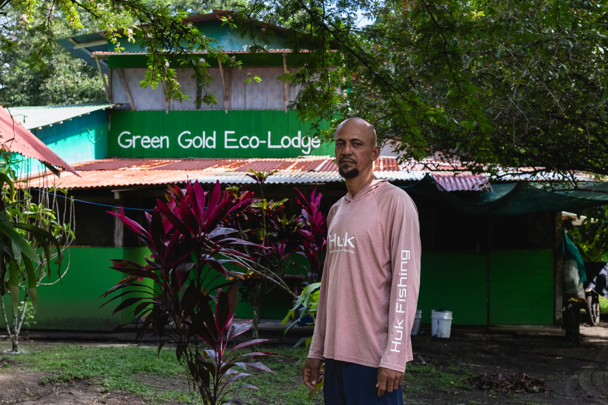 Pie de foto: Jayson Taylor de Green Gold Eco Lodge. Fotografía de Aurora Camacho y Allan Barboza / Cortesía de FECOP.