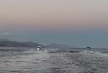 Pescadores deportivos y turísticos se dirigen a realizar actividades de monitoreo de poblaciones de especies en la Cruz de Guanacaste. Créditos: Aurora Camacho y Allan Barboza/Cortesía FECOP.